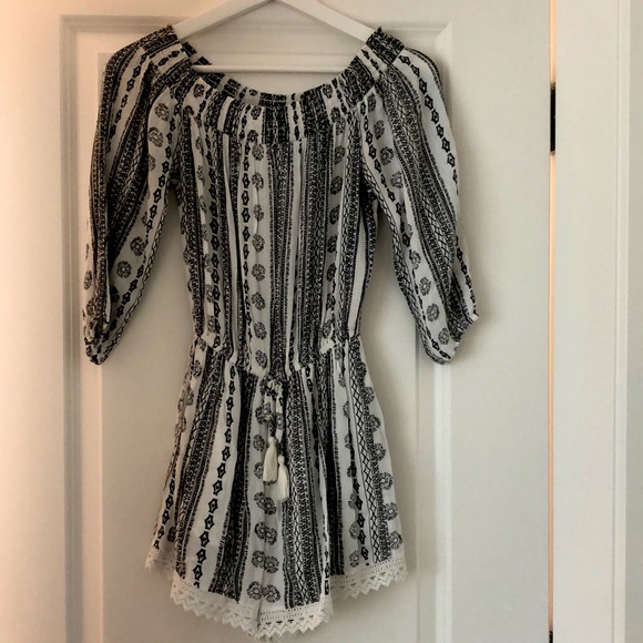 Off-the-shoulder shorts romper - Picture 1 of 3